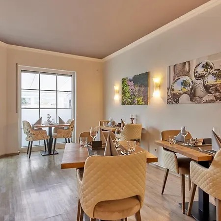 Moselhotel Weinhaus Simon 'sauna'restaurant'eladesaeule Отель