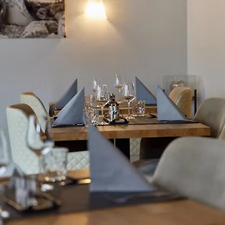 Moselhotel Weinhaus Simon 'sauna'restaurant'eladesaeule Otel