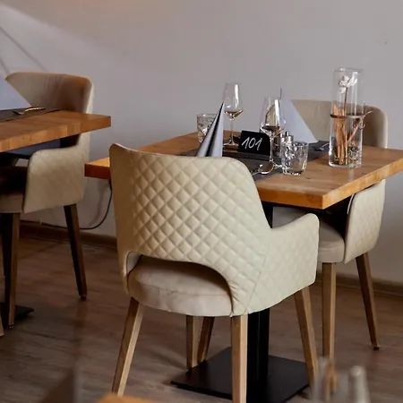 Moselhotel Weinhaus Simon 'sauna'restaurant'eladesaeule Otel 3*