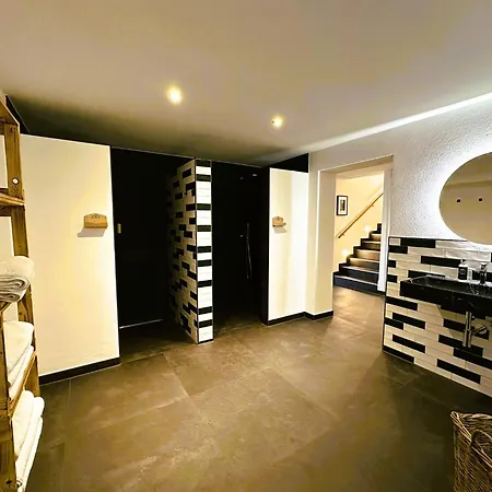 Hotel Moselhotel Weinhaus Simon 'sauna'restaurant'eladesaeule Wintrich