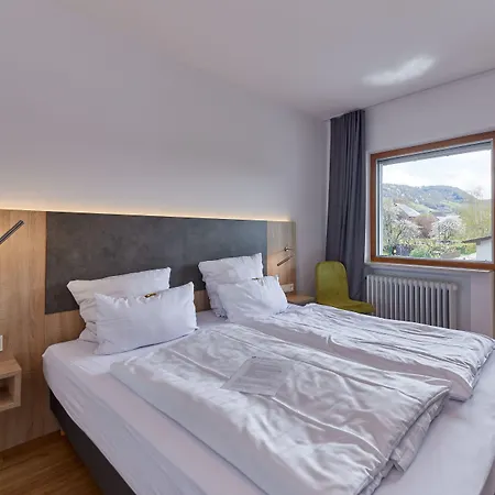 Hotel Moselhotel Weinhaus Simon 'Sauna'Restaurant'Eladesaeule