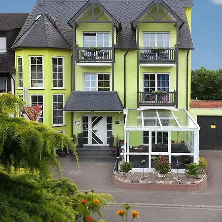 Hotel Moselhotel Weinhaus Simon 'sauna'restaurant'eladesaeule Wintrich