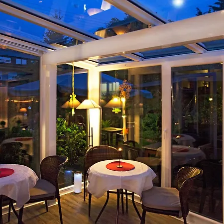 Moselhotel Weinhaus Simon 'sauna'restaurant'eladesaeule Otel Wintrich