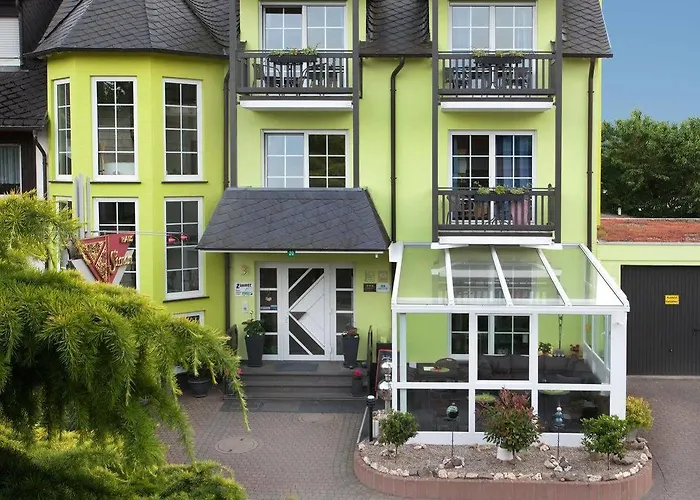 Hotel Moselhotel Weinhaus Simon 'sauna'restaurant'eladesaeule Wintrich